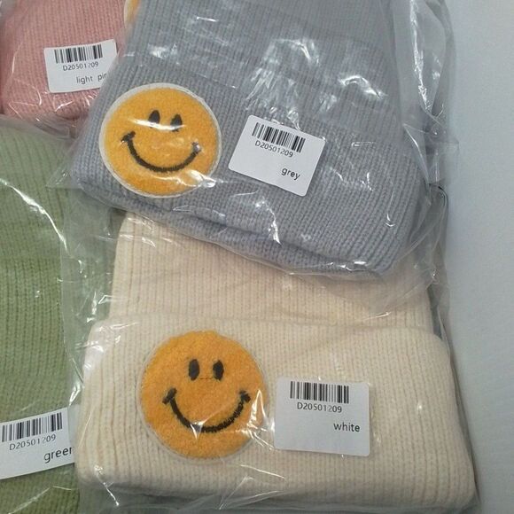 Happy Face Women's WHITE { Ivory} Beanie NEW - Picture 1 of 7